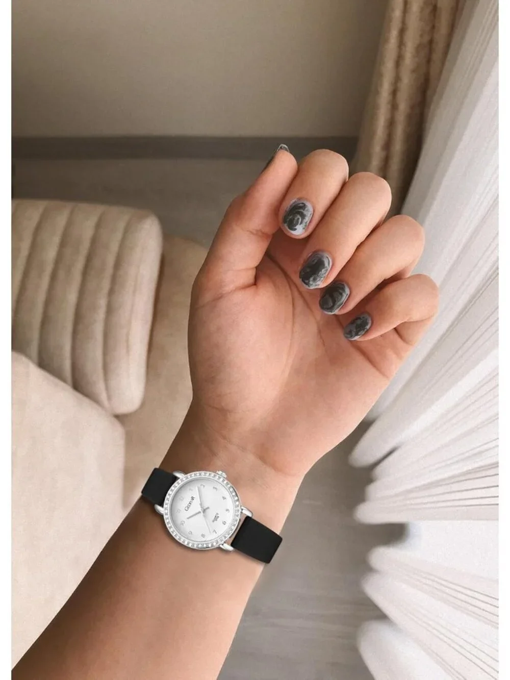 Womens Black White Analog Quartz Crystal Rhinestone Bezel Waterproof Wrist Watch
